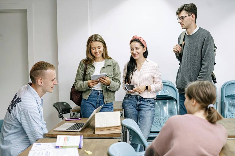 Photo by Ivan Samkov: https://www.pexels.com/photo/group-of-people-studying-together-5676744/