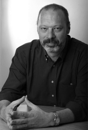 Ο Καθηγητής Jan Blommaert στο Διδακτορικό Πρόγραμμα Εφαρμοσμένης Γλωσσολογίας του Hellenic American University, συζητάει με το αθηναϊκό κοινό για το αφήγημα της “Περιορισμένης Δημοκρατίας” 